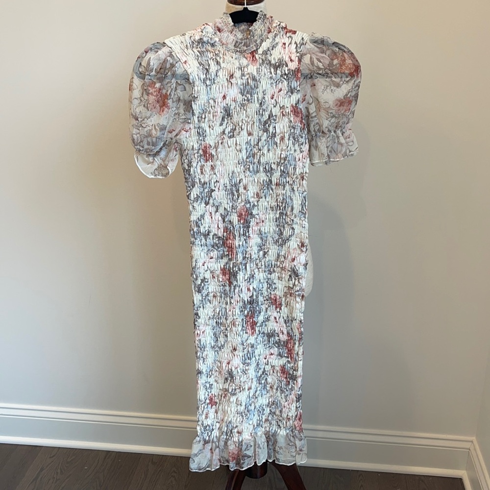 Gorgeous floral print dress!